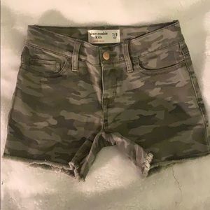 Abercrombie Kids Camo Midi shorts